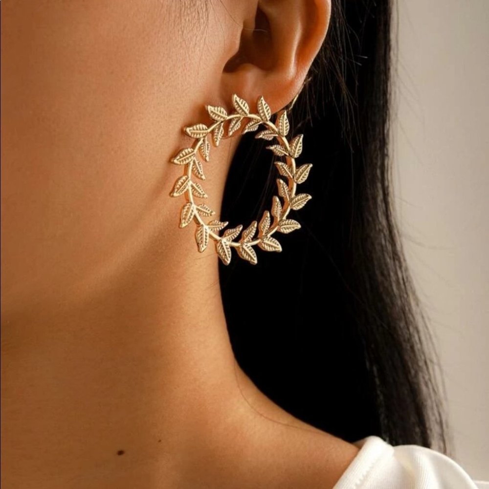 New Leaf Design Round Stud Earrings